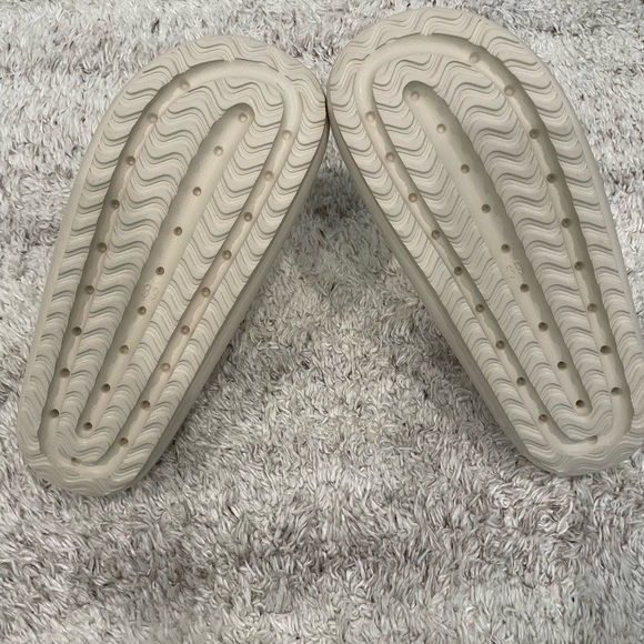 Camden Merino Wool Slide Sandal in cream, women’s size 8.5-9. Brand new, in box. - Picture 4 of 5